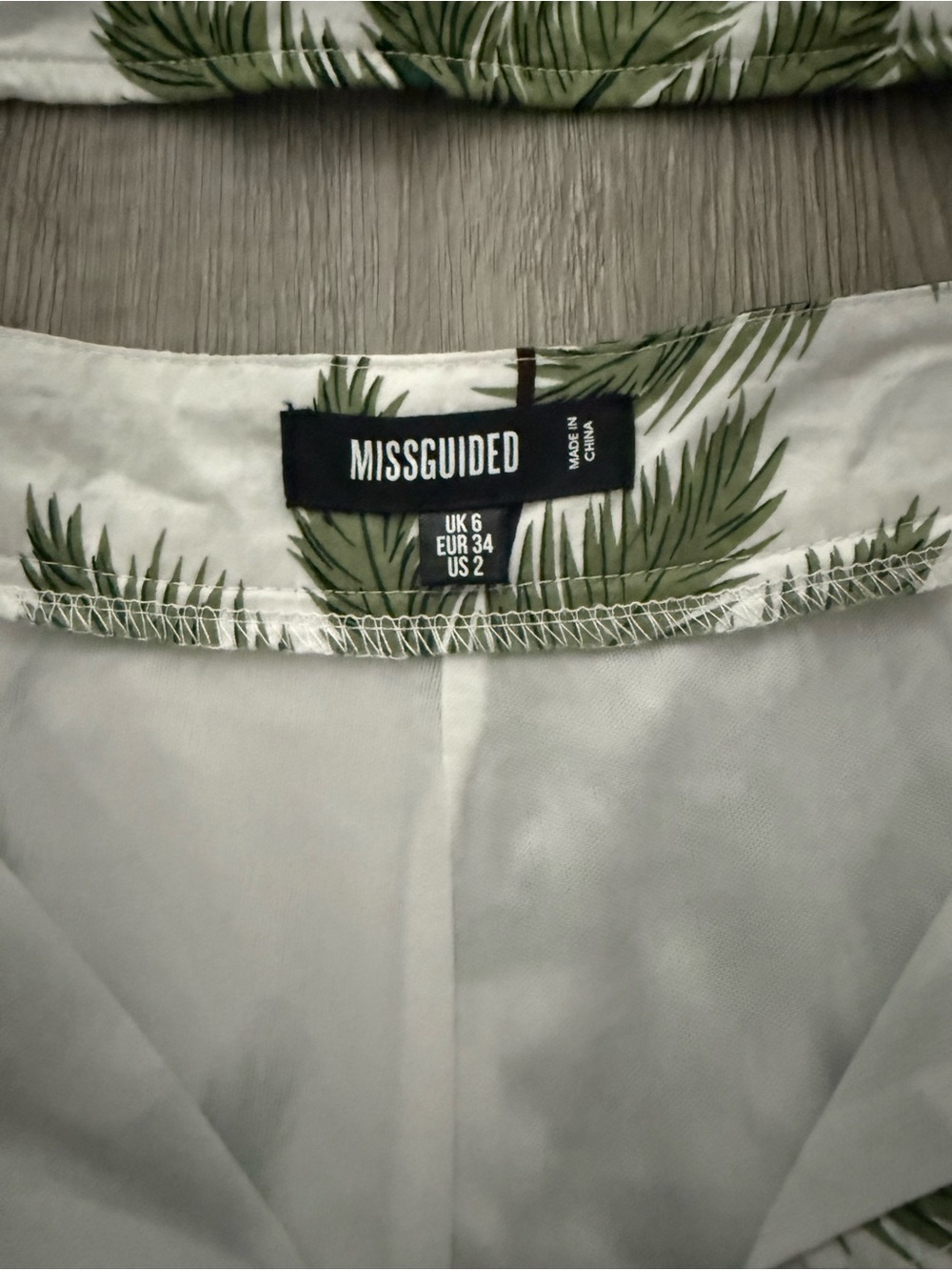 Missguided Palm Print Crop Top & Shorts Set - Green on White size 2 - Picture 15 of 16